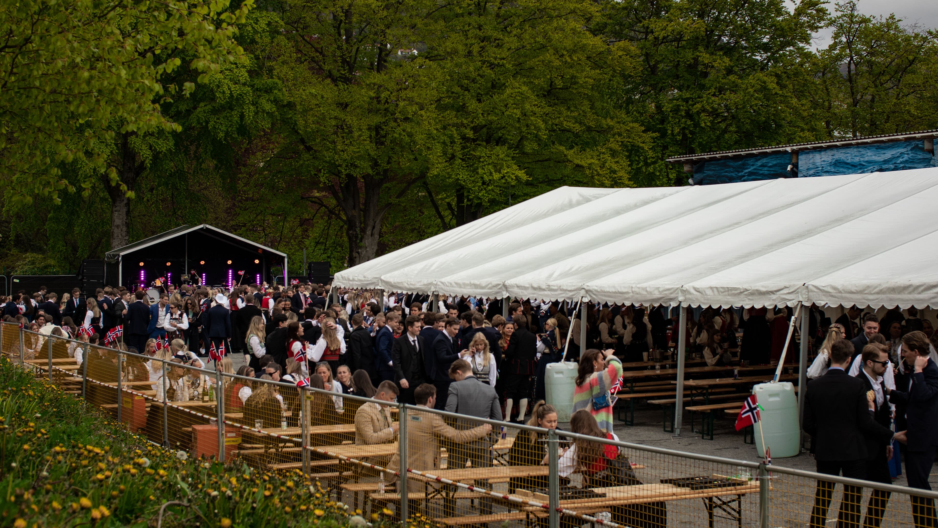 Telt til leie på Ja, vi Elsker Bergen arrangementet på Marinehallen i Bergen sentrum 17. mai 2023